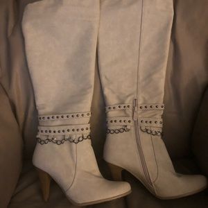 Ivory Knee Boots Chain Detail